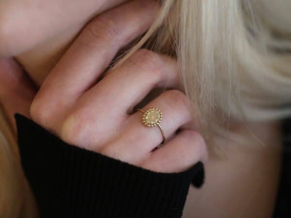 Ring 10 karat guld m. diamanter