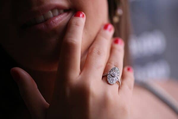 Hvidgulds ring m. diamanter i 8 karat hvidguld