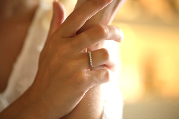9 karat guldring med zirkonia