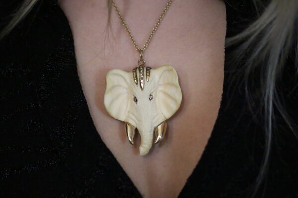 Elefant vedhæng (Elfenben + 14 karat guld)