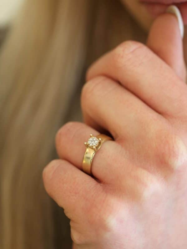 Solitairering med diamanter 14 karat guld