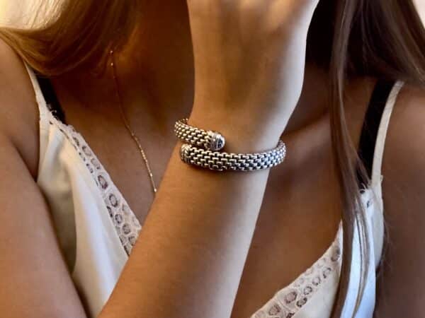 Armring i 18 karat hvidguld med diamanter (Fope design)