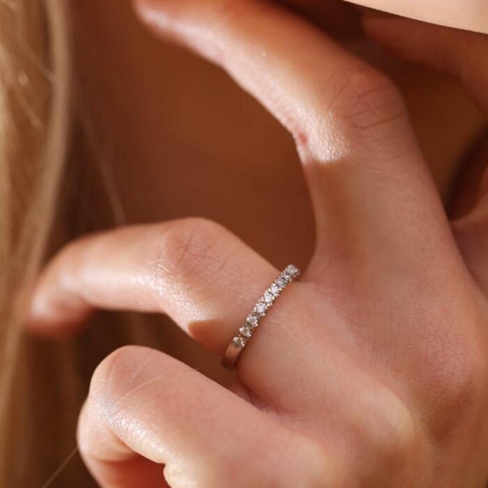 Alliancering med diamanter i 14 karat guld