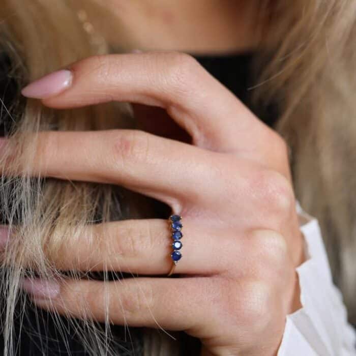Guldring 9 karat med safir