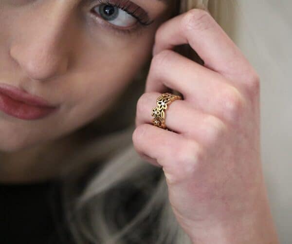 Anemone Ring af Ole Lynggaard – 18 Karat Guld med Diamanter