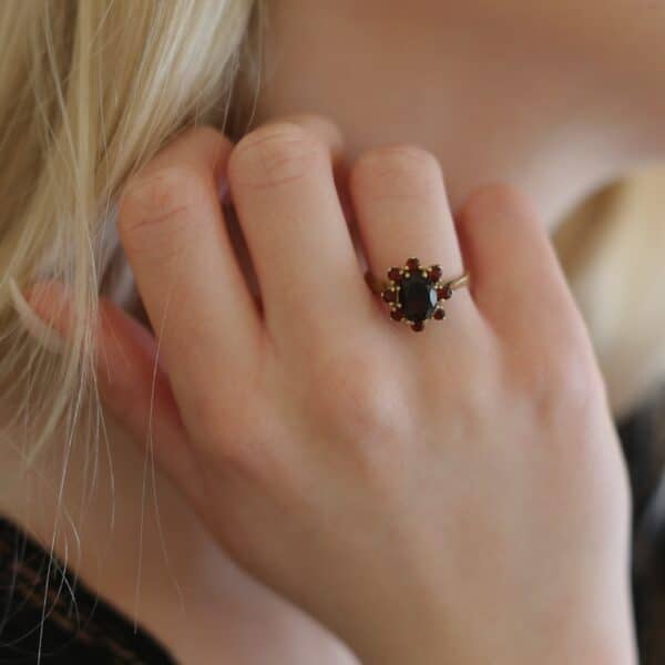 Ring i 14 karat guld m. granat