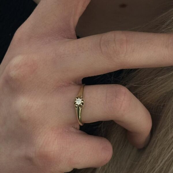 Ring med diamant i 14 karat guld