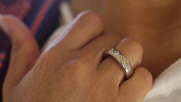 Hvidgulds ring mixet diamanter 14 karat