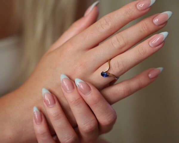 18 karat guldring m. safir