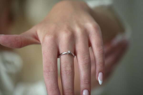 Solitaire ring med enkel diamant