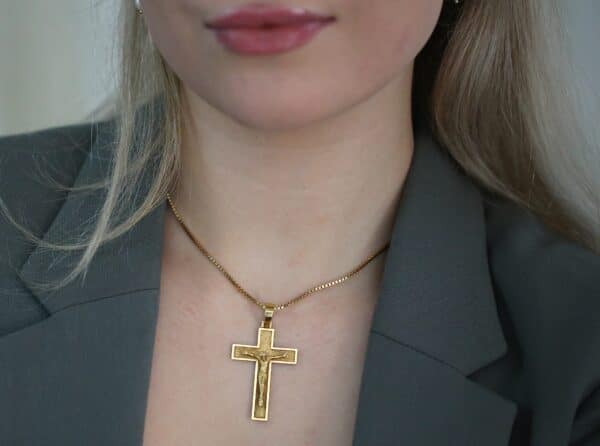 Stort kors i 18 karat guld (Jesus)